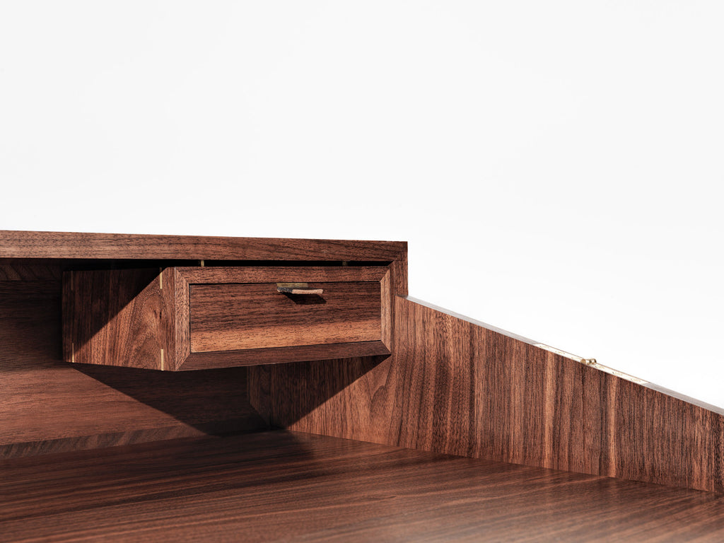 Furniture - Project 0002: Hinged Laptop Desk